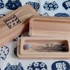 коробочка для усов с усами